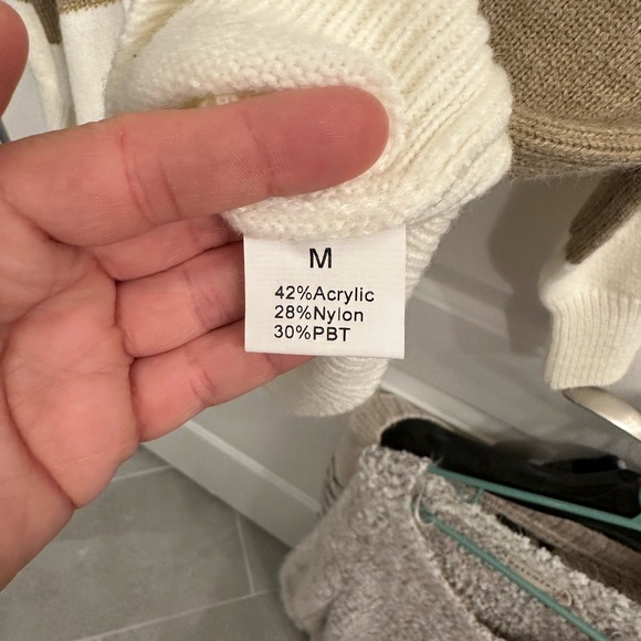 Women’s block sweater - Picture 3 of 3